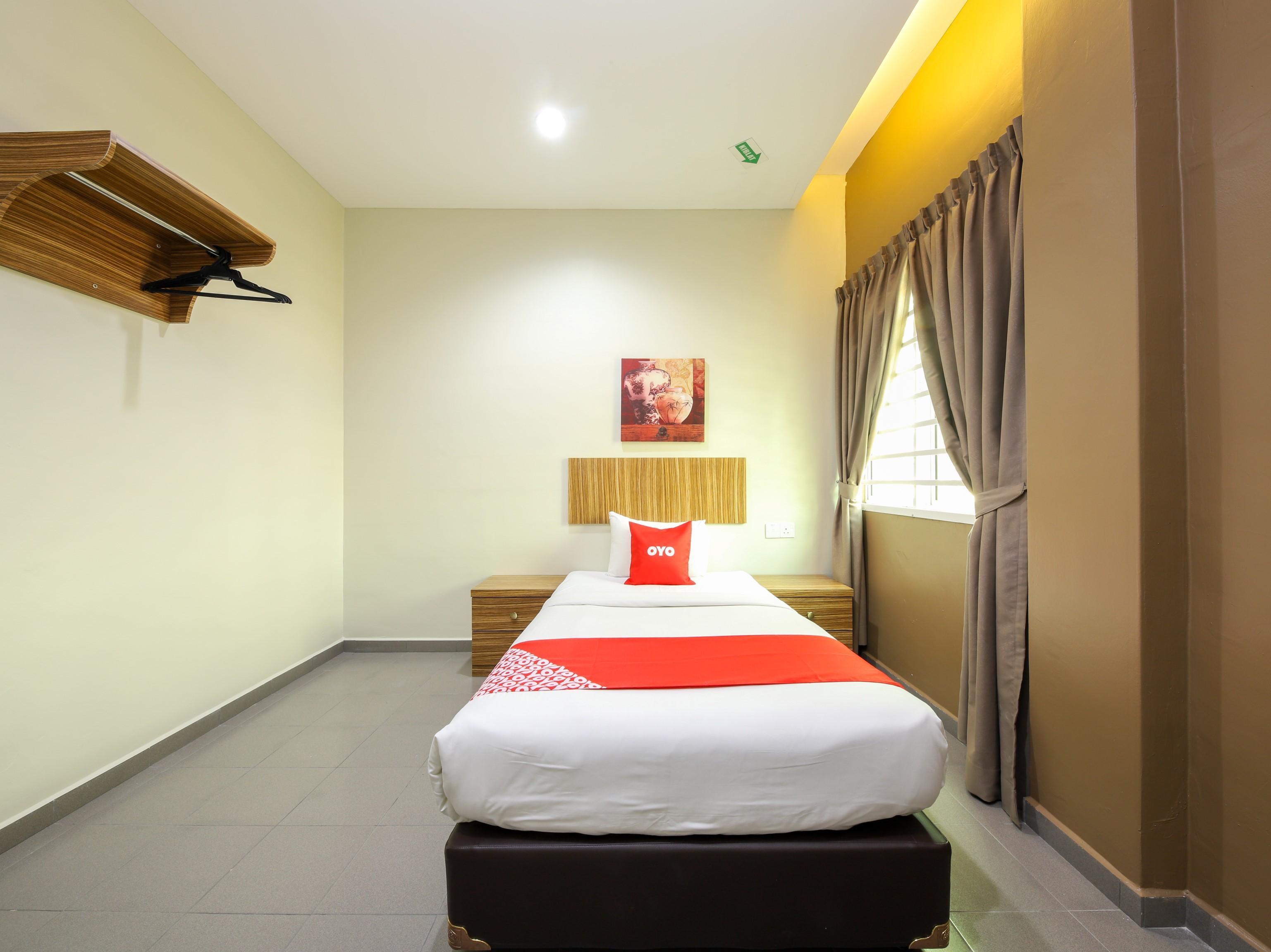 Oyo 89839 Riaz Hotel Malacca Exterior photo