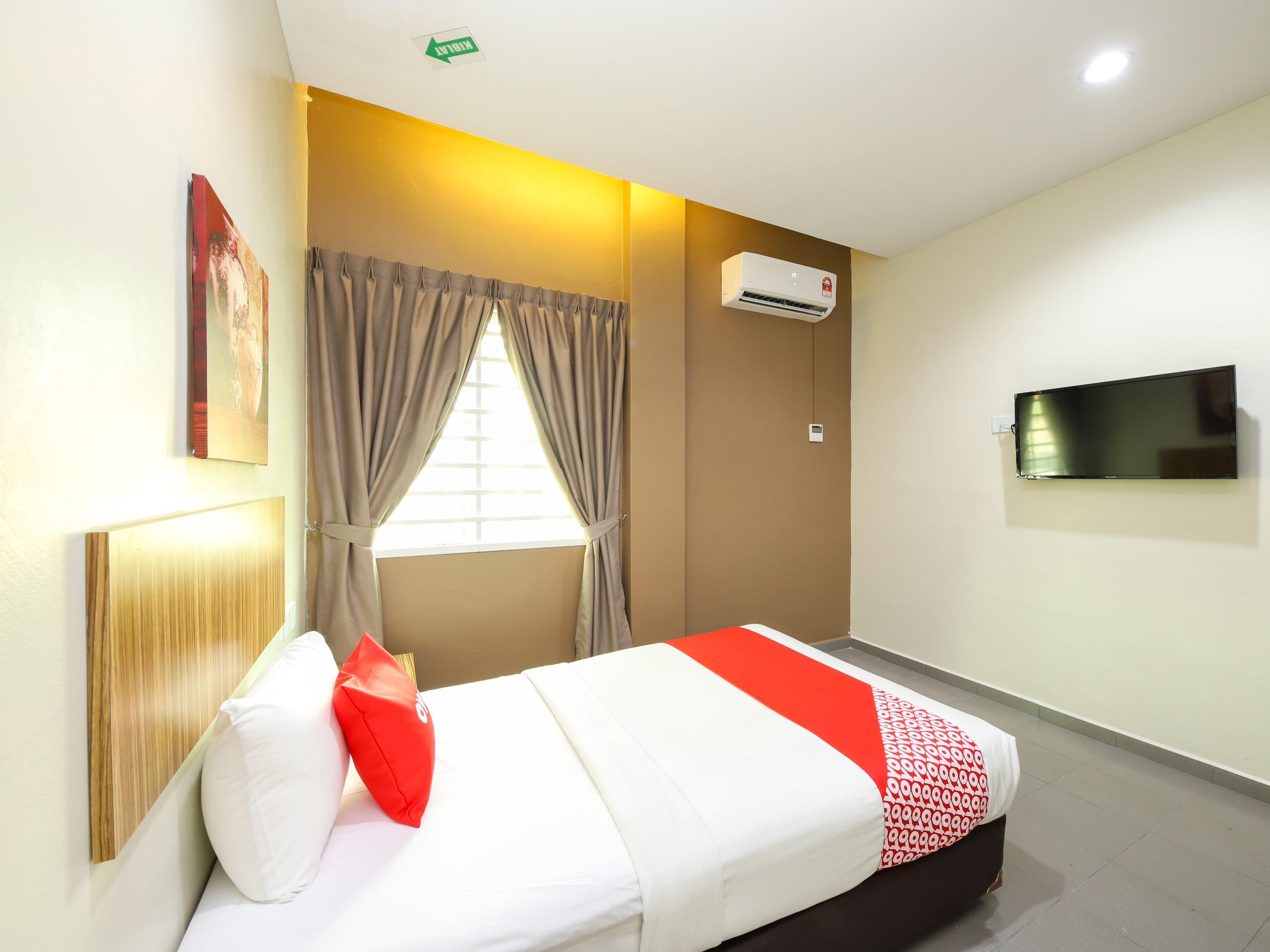 Oyo 89839 Riaz Hotel Malacca Exterior photo