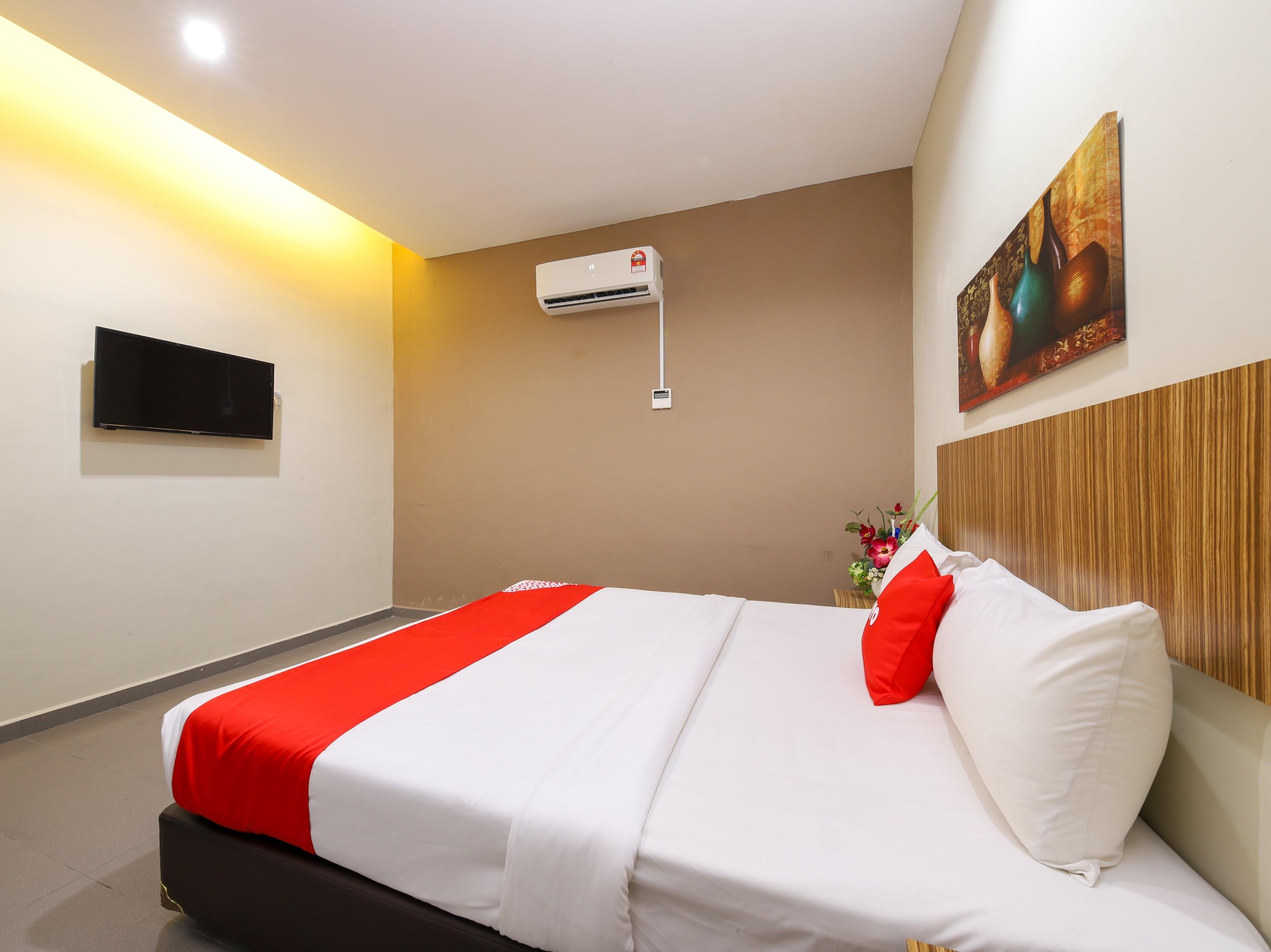 Oyo 89839 Riaz Hotel Malacca Exterior photo