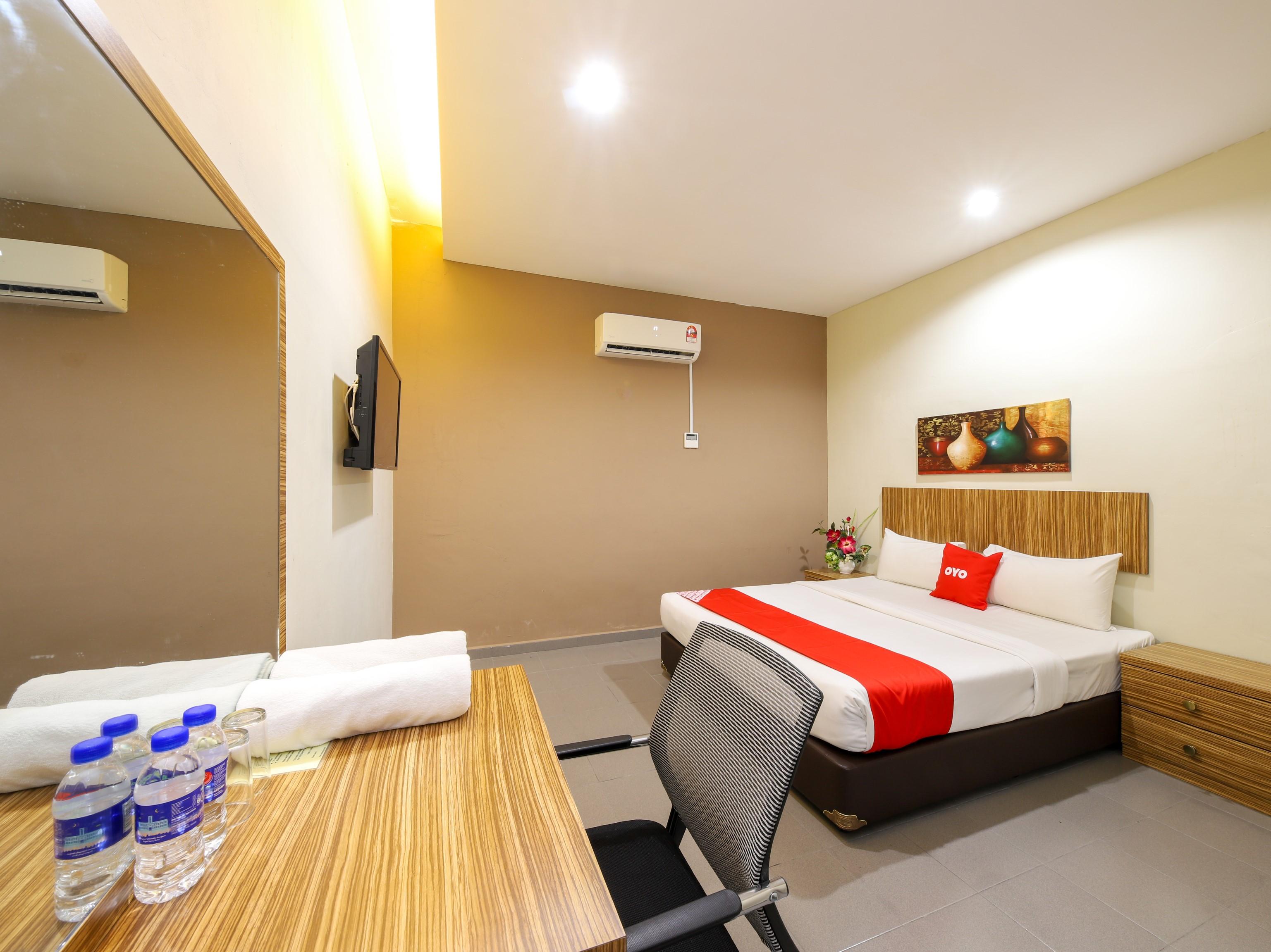Oyo 89839 Riaz Hotel Malacca Exterior photo