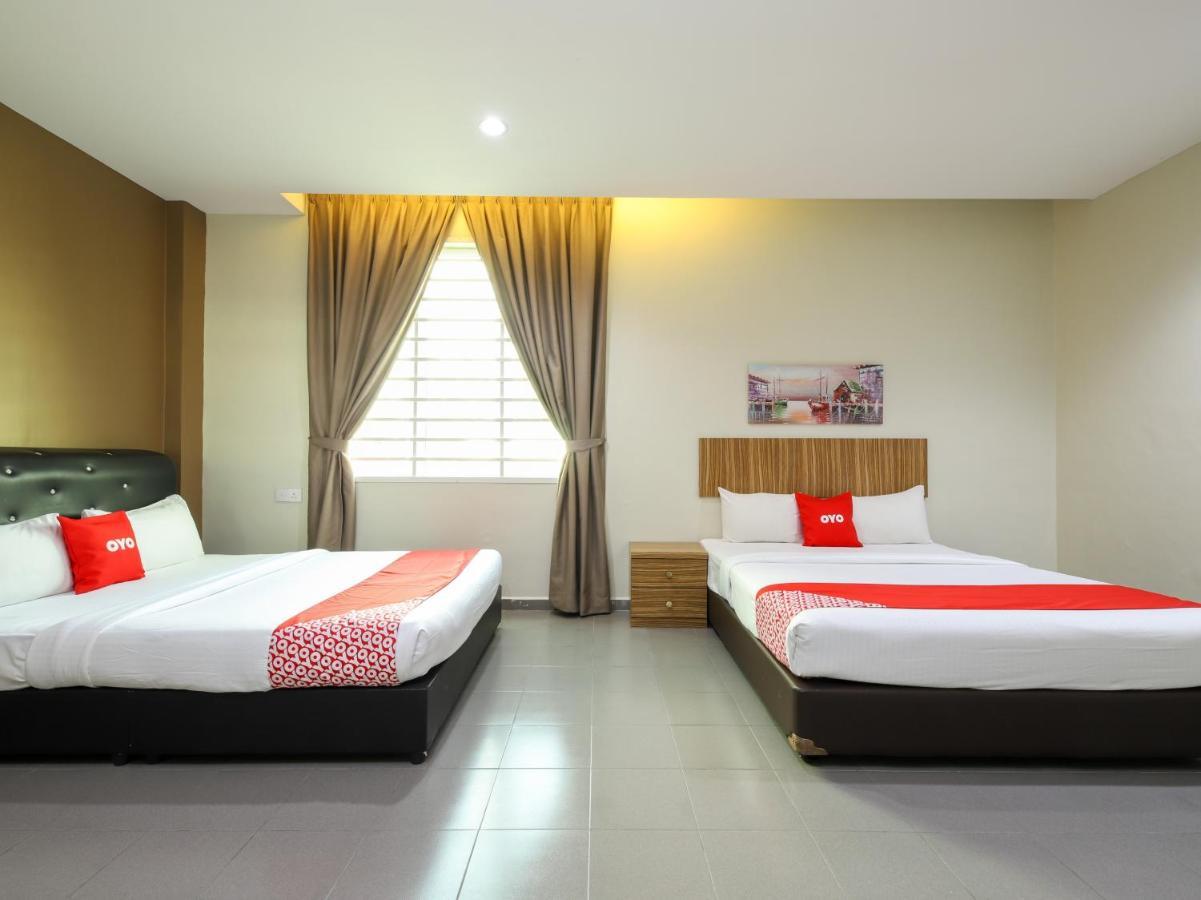Oyo 89839 Riaz Hotel Malacca Exterior photo