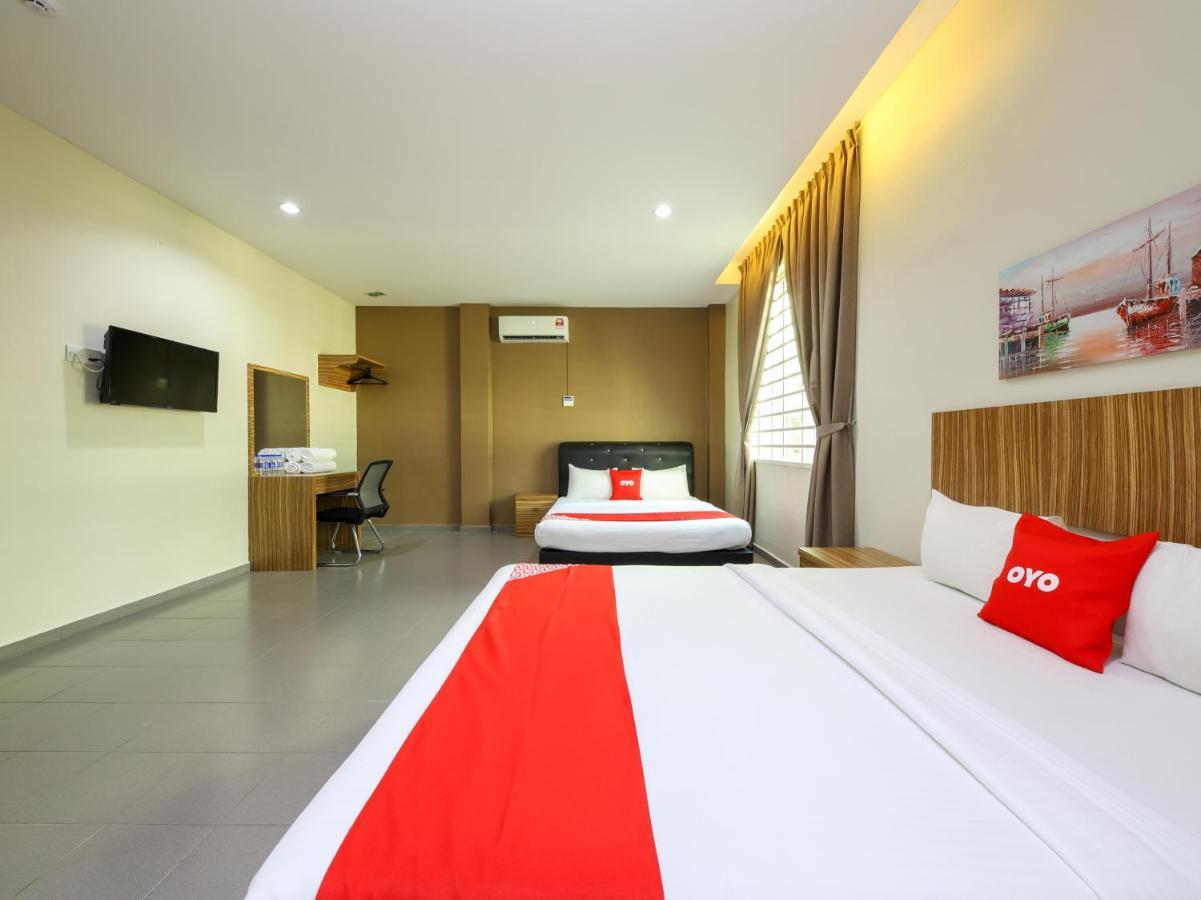 Oyo 89839 Riaz Hotel Malacca Exterior photo